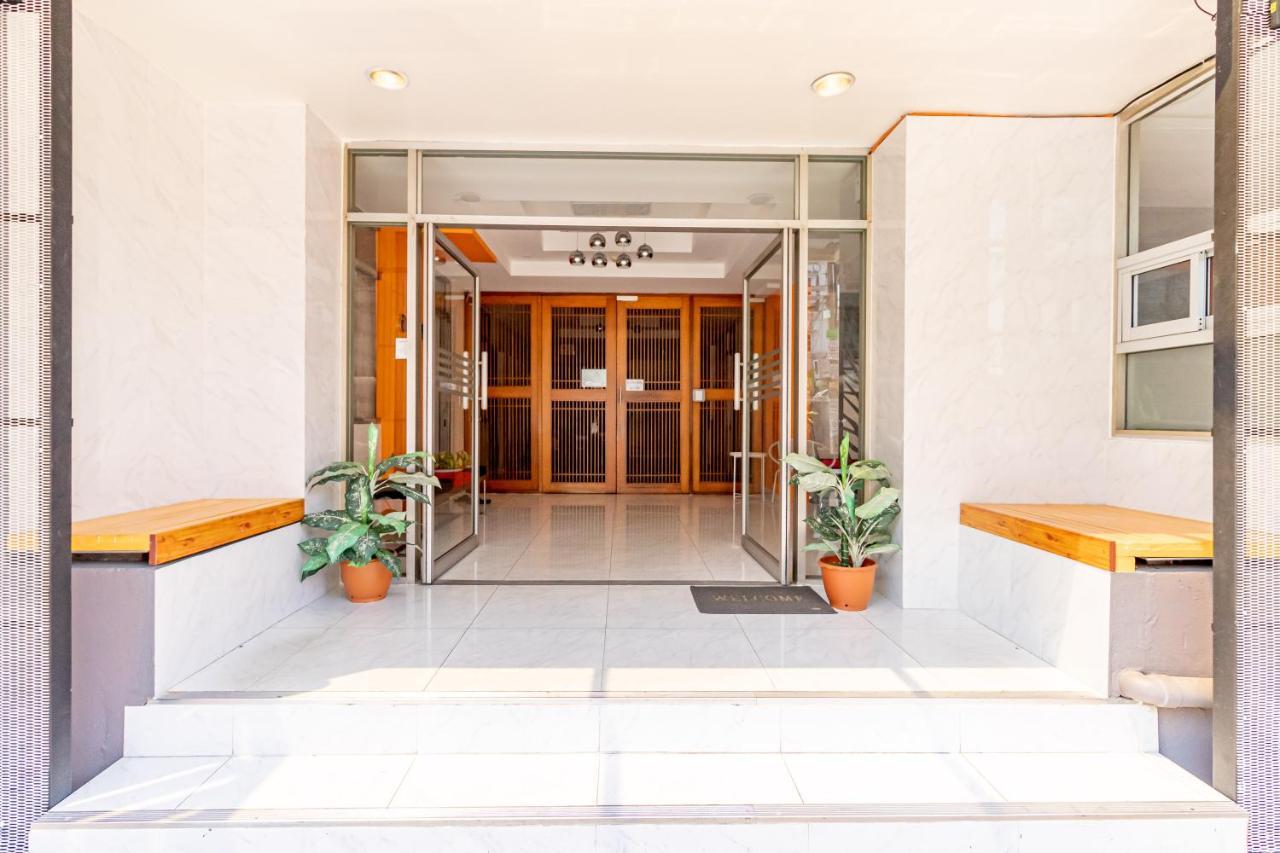 Alanda Hotel & Apartment Bangkok Exterior photo