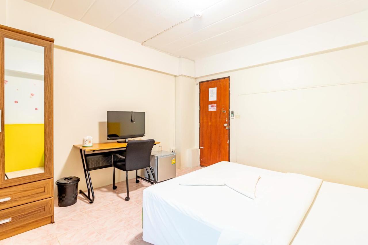 Alanda Hotel & Apartment Bangkok Exterior photo