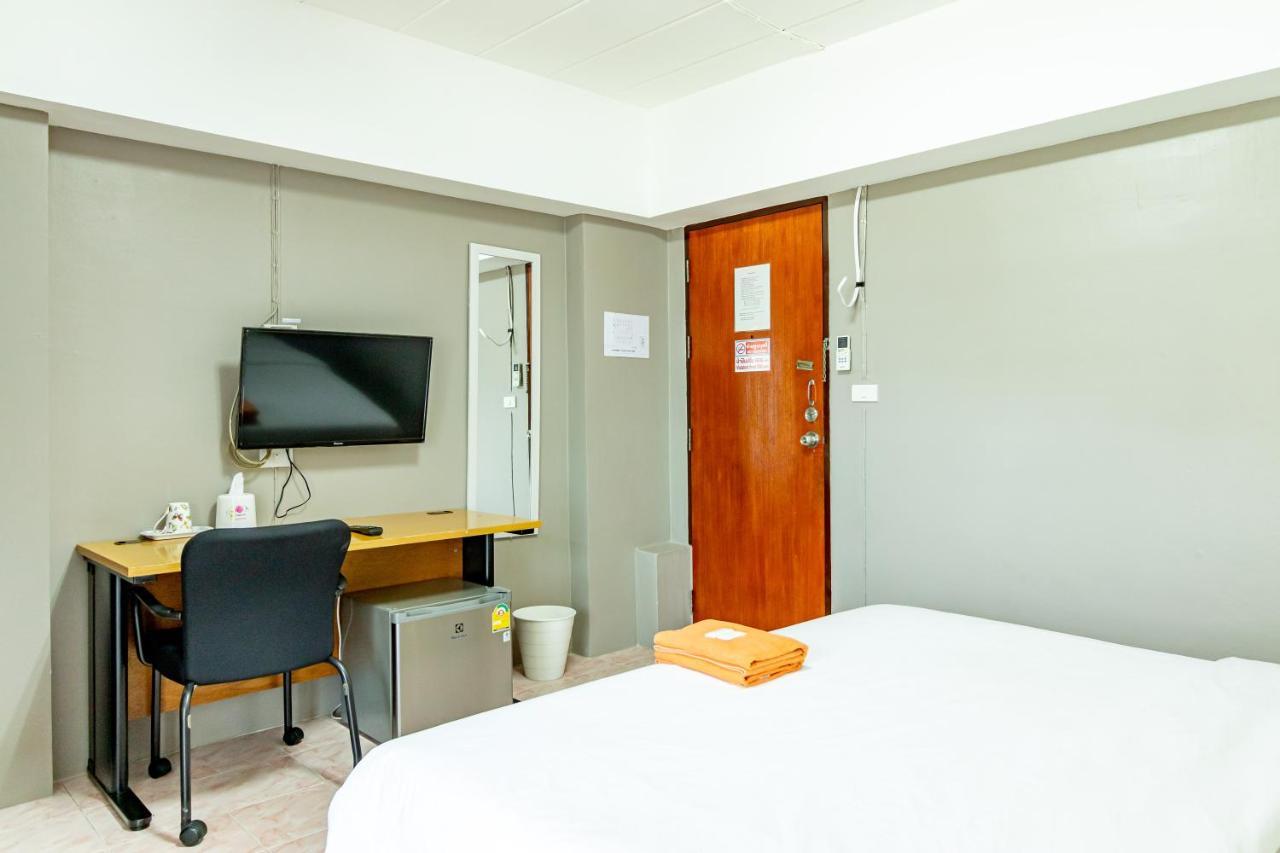 Alanda Hotel & Apartment Bangkok Exterior photo